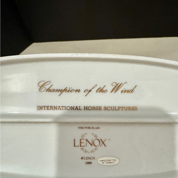 Lenox Majestic Brown Horse Sculpture - Picture 4 of 4